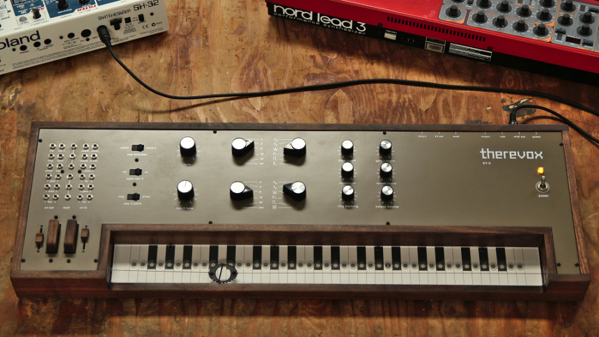 picture of ET-5 connected to other midi devices