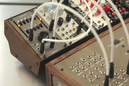 Ondes VCO patched up to Therevox ET-5